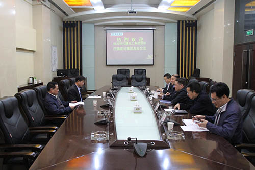陜化公司董事長(zhǎng)張立崗一行蒞臨建設(shè)集團(tuán)交流座談