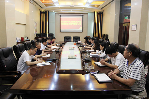 陜煤建設(shè)機(jī)關(guān)第一黨支部開(kāi)展“黨員公開(kāi)承諾”活動(dòng)