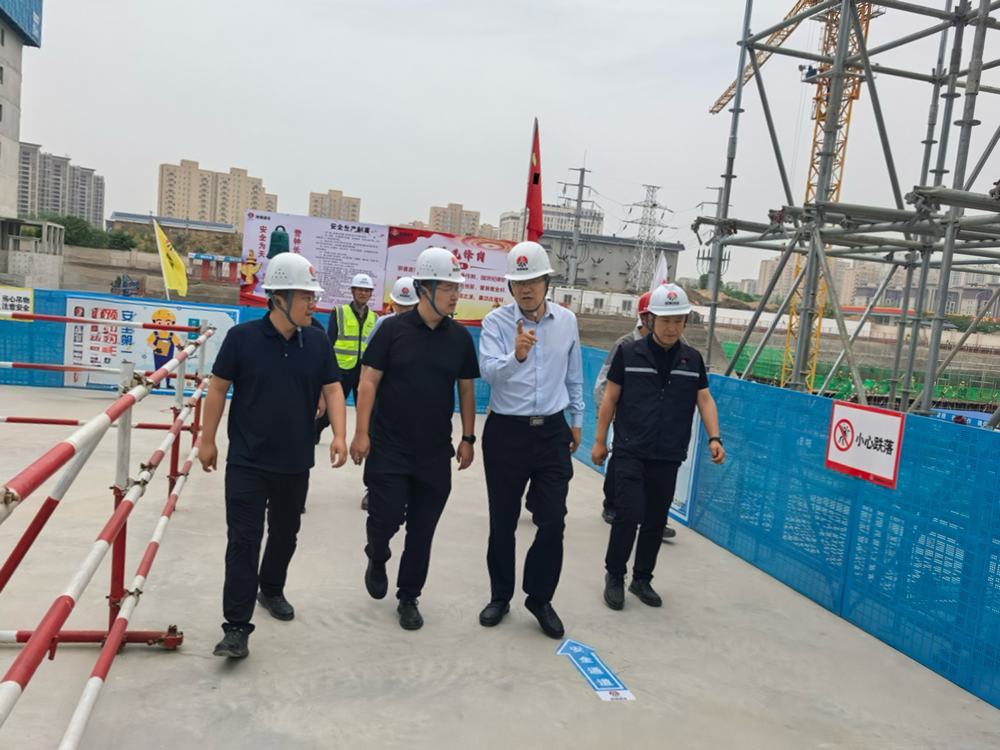 陜煤實業集團副總經理張四棟深入天工 公司基層項目檢查指導