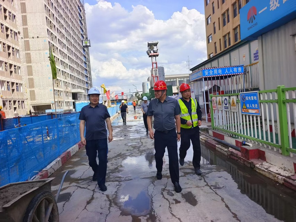 陜西省建設工程質量安全監督總站站長鄭海平一行蒞臨檸條塔煤礦新建3#、4#員工公寓樓項目檢查指導工作