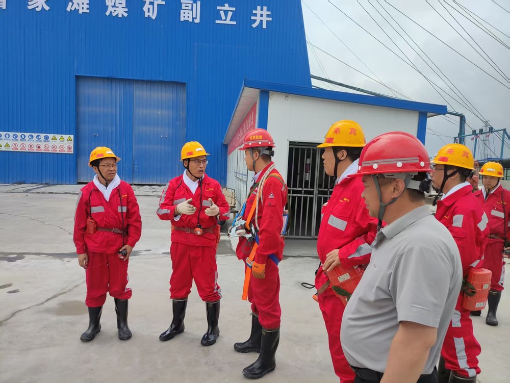 趙文革深入陜煤建設(shè)礦建二公司曹家灘副立井項(xiàng)目調(diào)研 趙文革深入陜煤建設(shè)礦建二公司曹家灘副立井項(xiàng)目調(diào)研